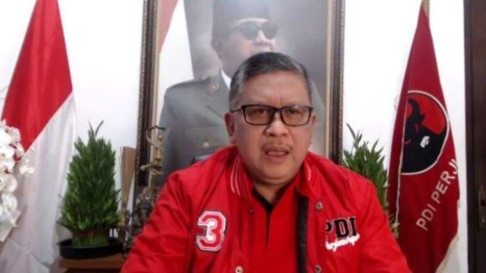 hasto-kristiyanto-dalam-jumpa-pers-refleksi-akhir-tahun-2022