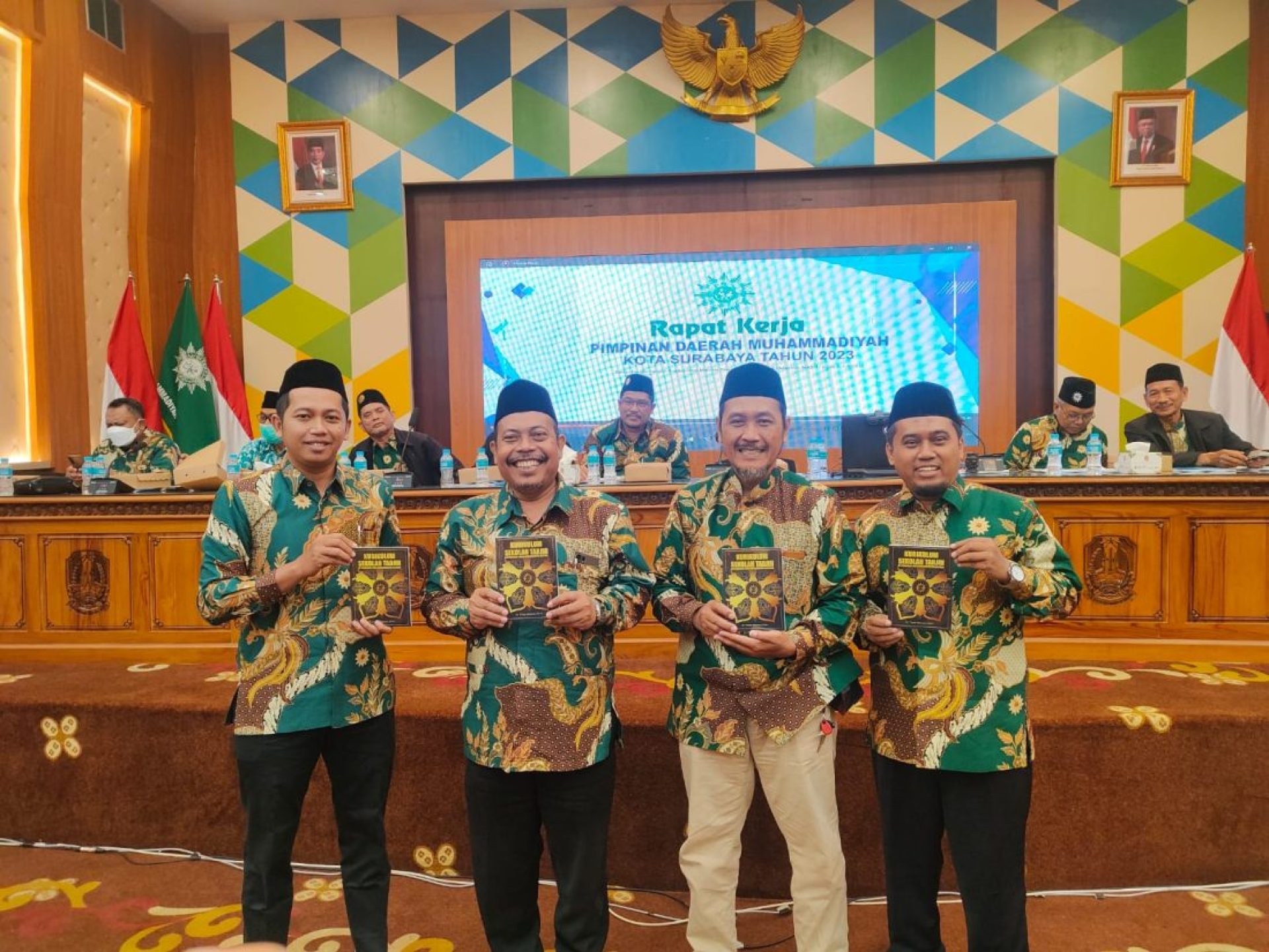 Majelis Tarjih Dan Tajdid Serahkan Buku Kurikulum Sekolah Tarjih Di ...